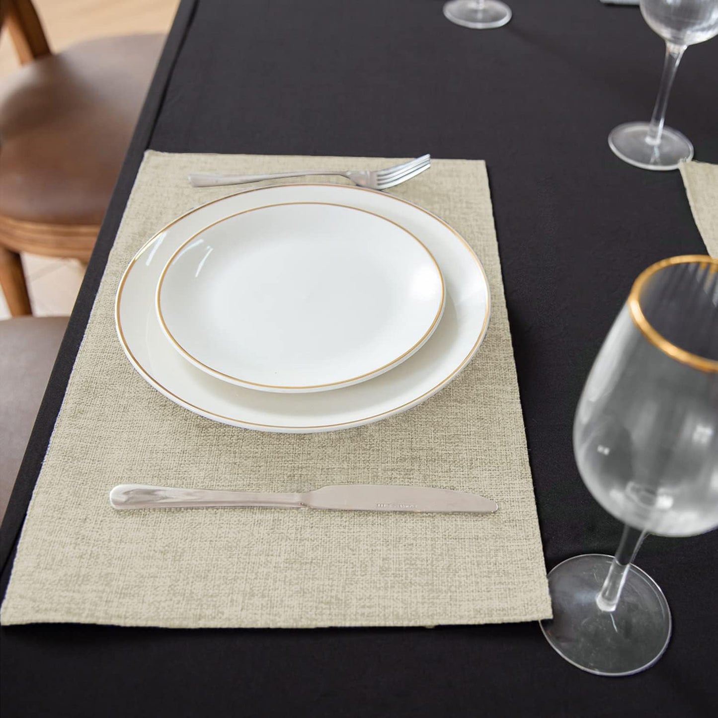 Cloth Placemats Set of 8, Linen Type Fabric Placemats Machine Washable Heat Resistant Placemats Wrinkle Free Thick Polyester Kitchen Place Mats for Dining Table (Beige)