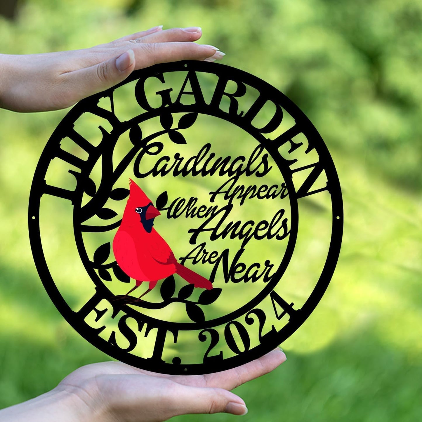 Personalized Name Garden Cardinal Metal Signs, Custom Family Name Yard Decor for Outdoor Outside, Cardinal Lawn Patio Stake Gardening Enthusiasts Grandmothers Gift