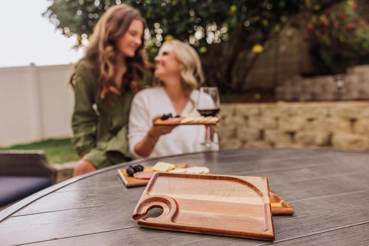 PICNIC TIME Rectangle Wine Appetizer Plates Set of 4, Cocktail Plate with Glass Holder, Cheese Board with Wine Holder, (Acacia Wood)