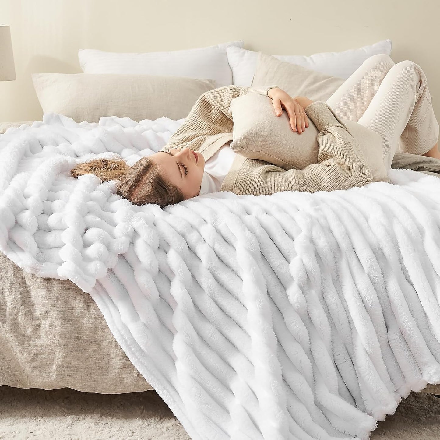 NEWCOSPLAY Super Soft Queen Blanket White Premium Silky Flannel Fleece 3D Ribbed Jacquard Lightweight Bed Blanket All Season Use (White Ribbed, Queen(90"x90"))
